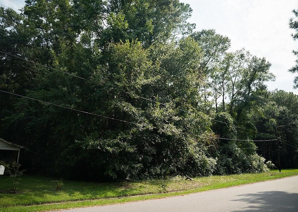 2nd image of 1121 North Dr
