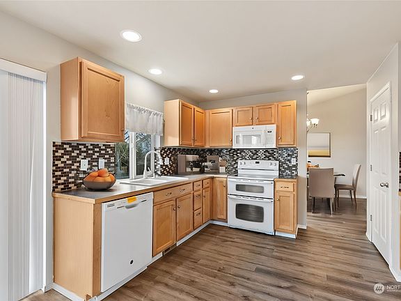 4th image of 7604 Trica Avenue NE