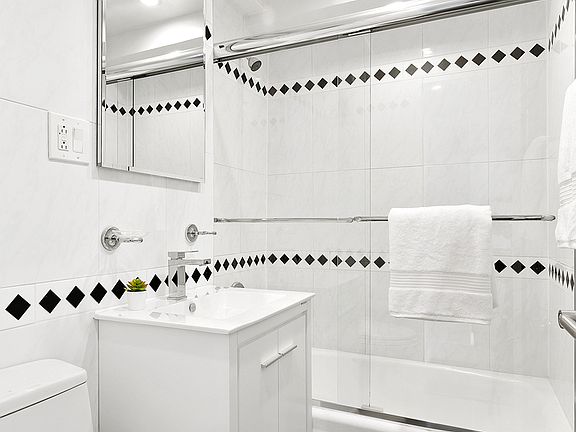5th image of 33 Greenwich Ave APT 9H