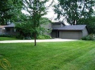 18421 Doris St, Livonia, MI 48152