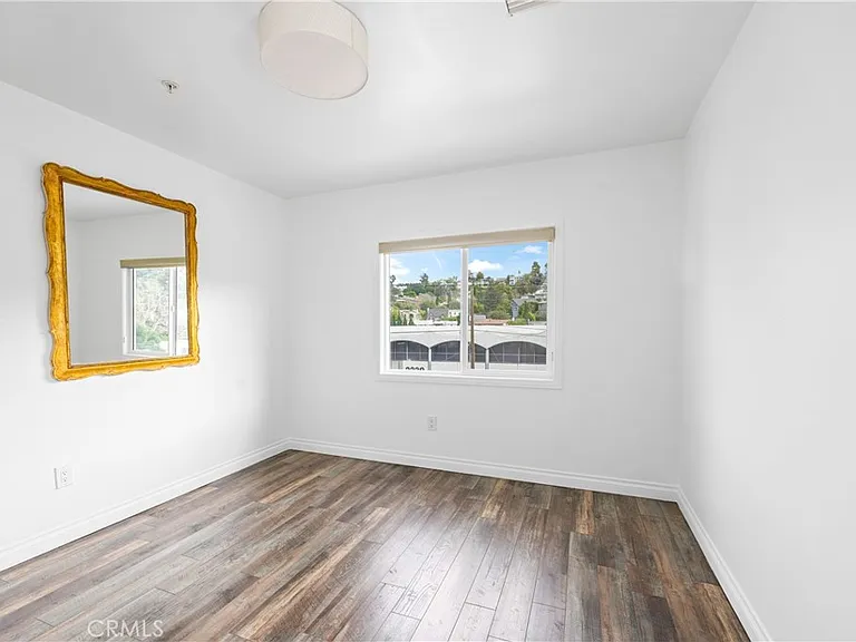 2211 Hyperion Ave — Photo 9