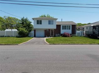 343 W 15th St, Deer Park, NY 11729