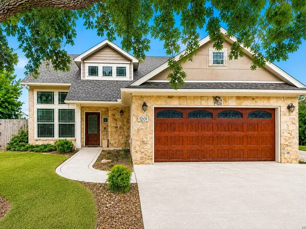 1201 DOE RUN HOLW, Fredericksburg, TX 78624
