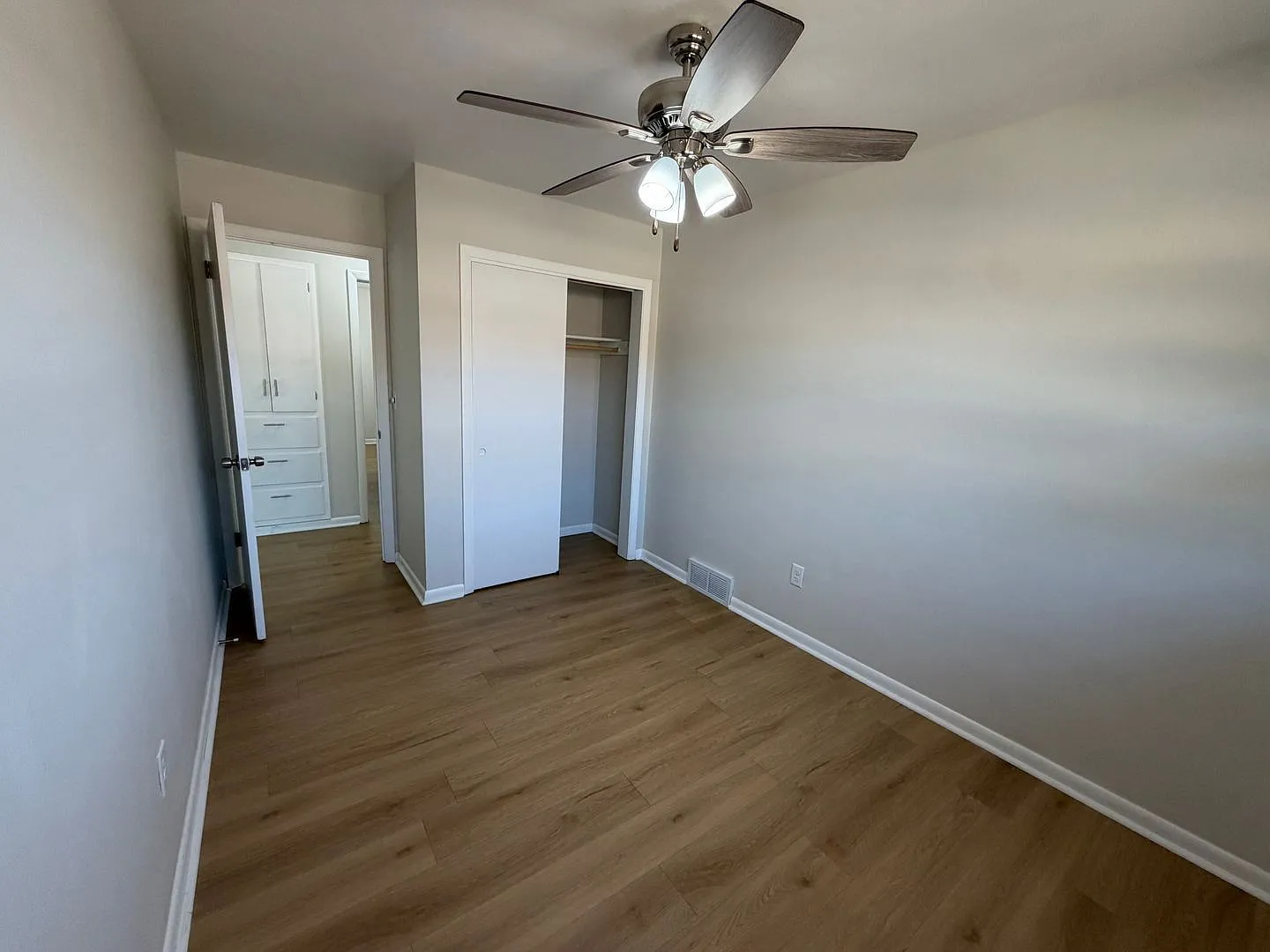 3 bed, 2.0 bath, 1152 sqft, $1,998 — Photo 4