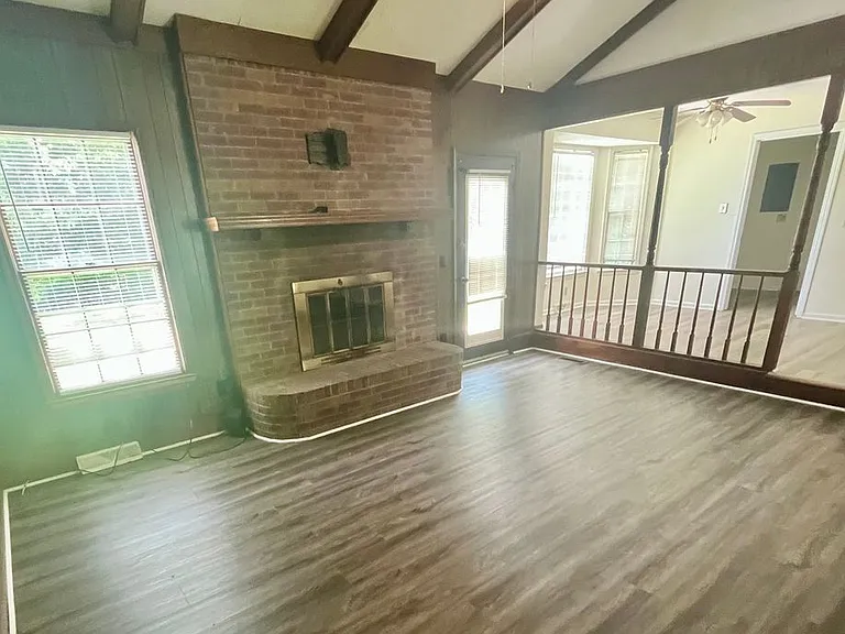 345 Salem Dr — Photo 5