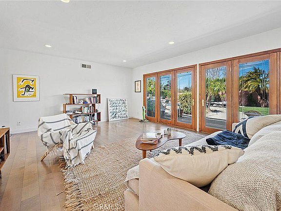 2nd image of 1102 Hendrix Ave