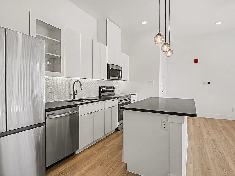 2217 N Fitzhugh Ave #206 — Photo 8