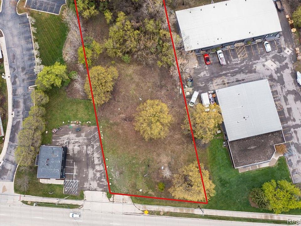 44911 Grand River Ave, photo 2