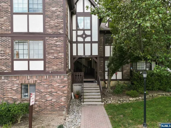 1205 Faulkner Ct, Mahwah, NJ 07430