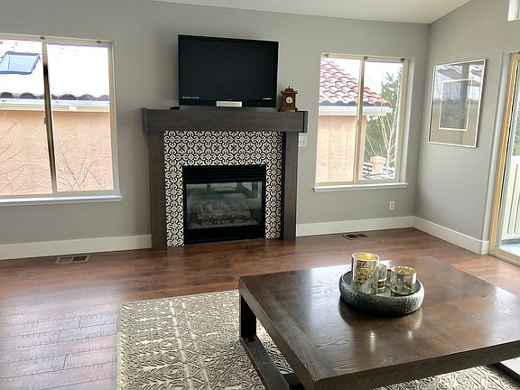 Family room Fireplace