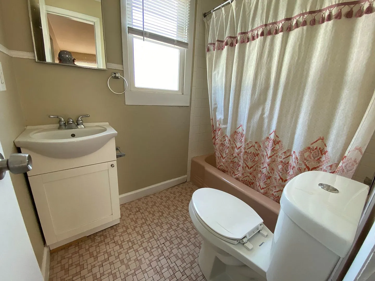 323 Prospect Ave NE — Photo 3
