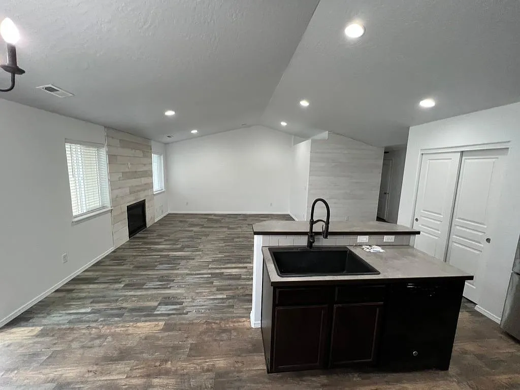 6046 W Quail Ridge St — Photo 2