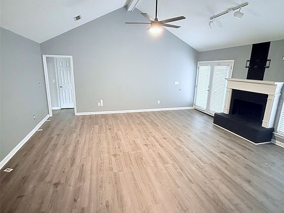 3rd image of 522 Saddlewood Dr