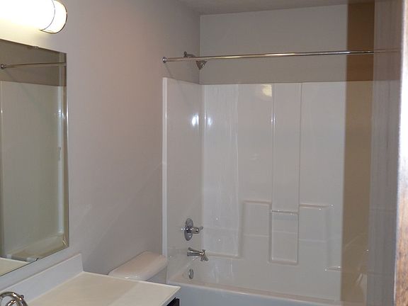 4th image of 727 Fletcher Ave Unit 2