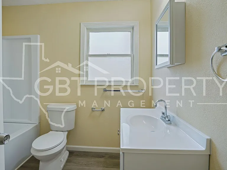 328 Williams St — Photo 10