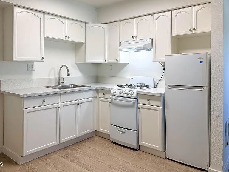 3901 S Saviers Rd #1 — Photo 3