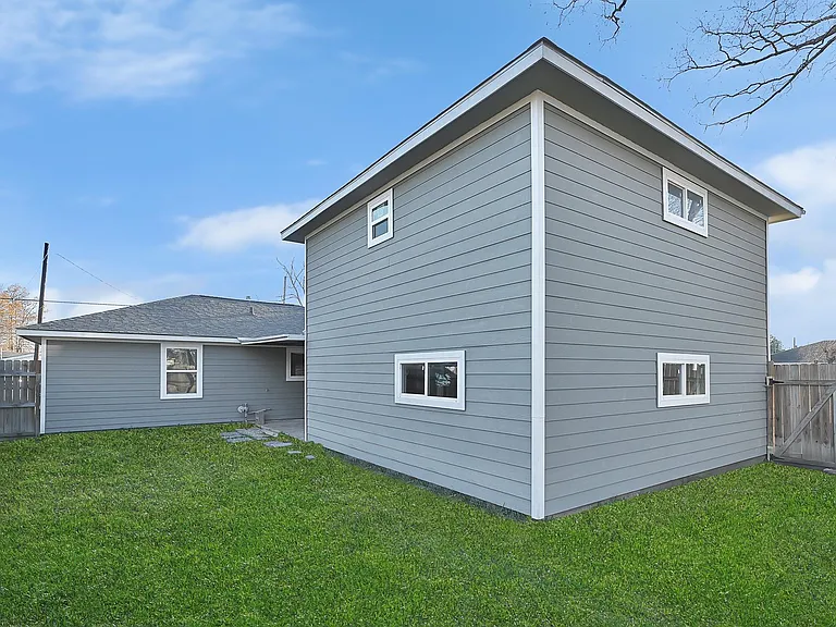 1301 Avenue I — Photo 14