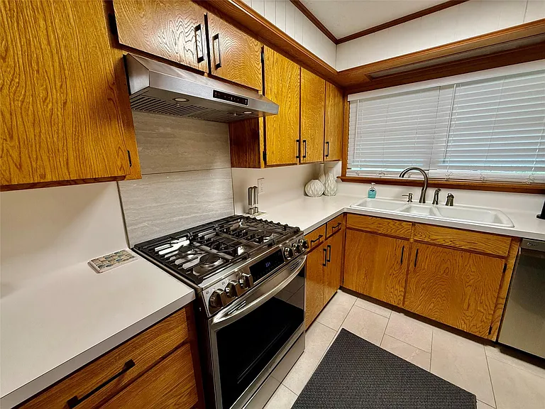 922 Hector Ave — Photo 13