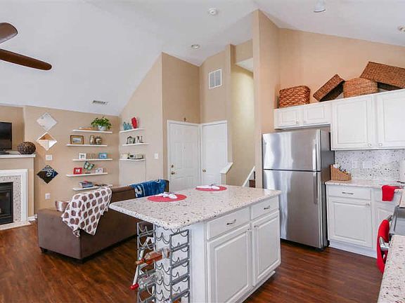 4th image of 131 Asbury Ave #2
