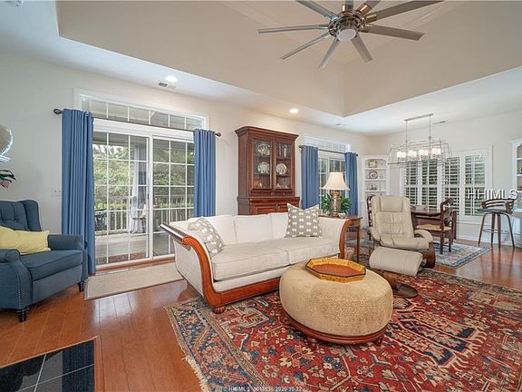 4th image of 48 Royal Pointe Dr