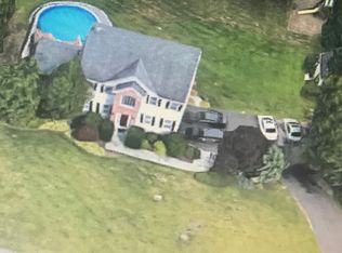 28 Autumn Ridge Rd, Oxford, CT 06478