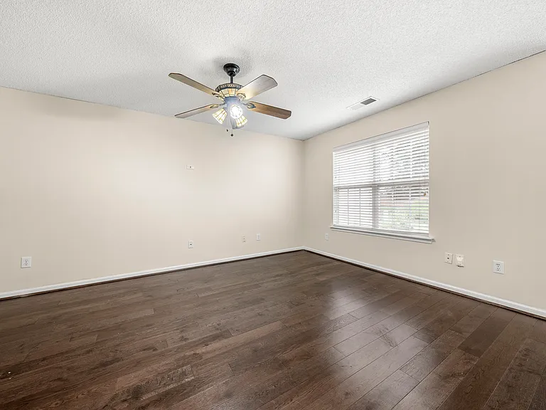 8653 Robinson Forest Dr — Photo 17