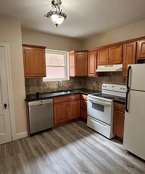 7343 Lindell Blvd — Photo 10
