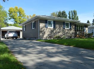 1118 Campbell Dr, Grand Forks, ND 58201