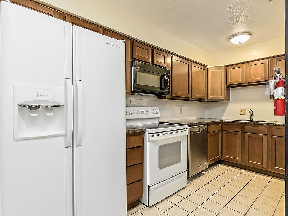 1st image of 65 E 18th Ave