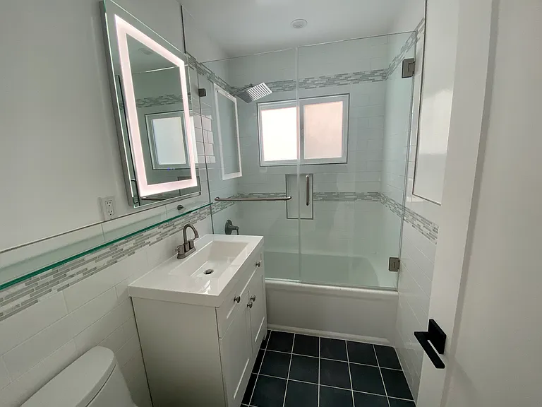1319 Havenhurst Dr #12 — Photo 10