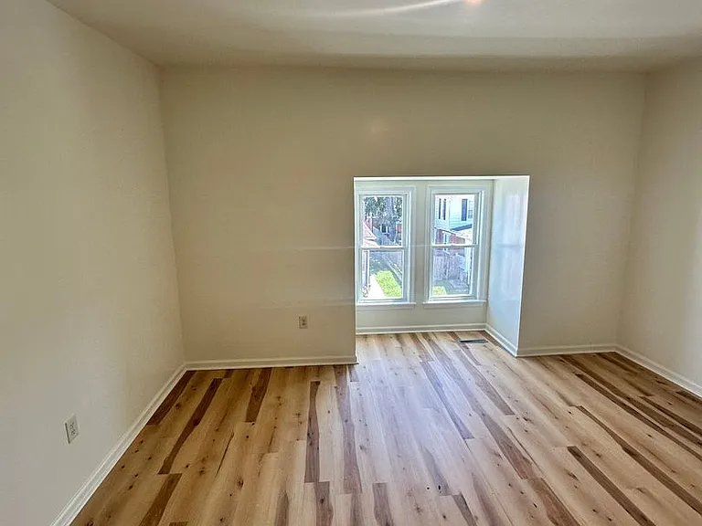1211 W Poplar St — Photo 17