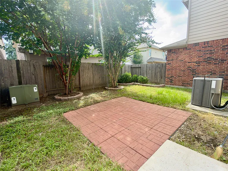 17035 Amarose Dr — Photo 30