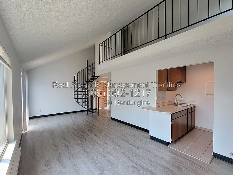 1025 W Entiat Ave #A2 — Photo 1