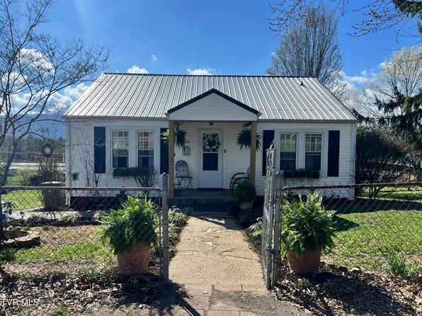 424 Bay St, Mt Carmel, TN 37645