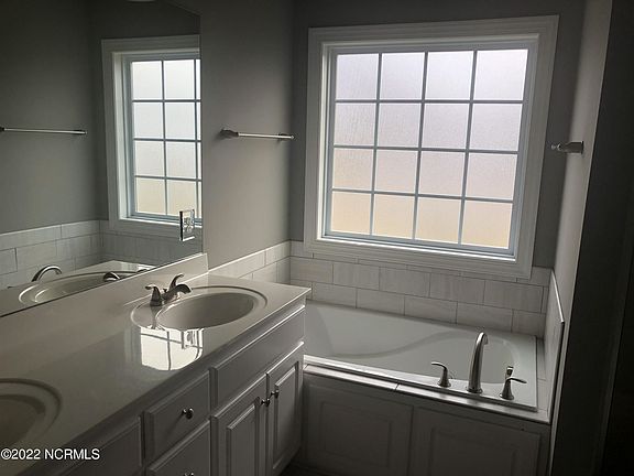 4th image of 419 Crimson Dr