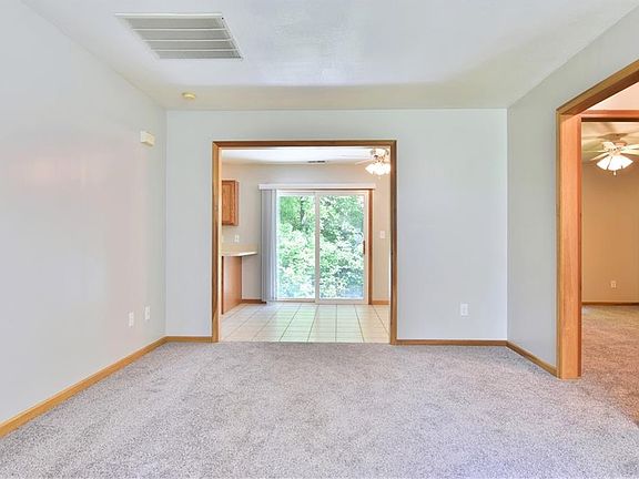 3rd image of 670 Moyer Ave