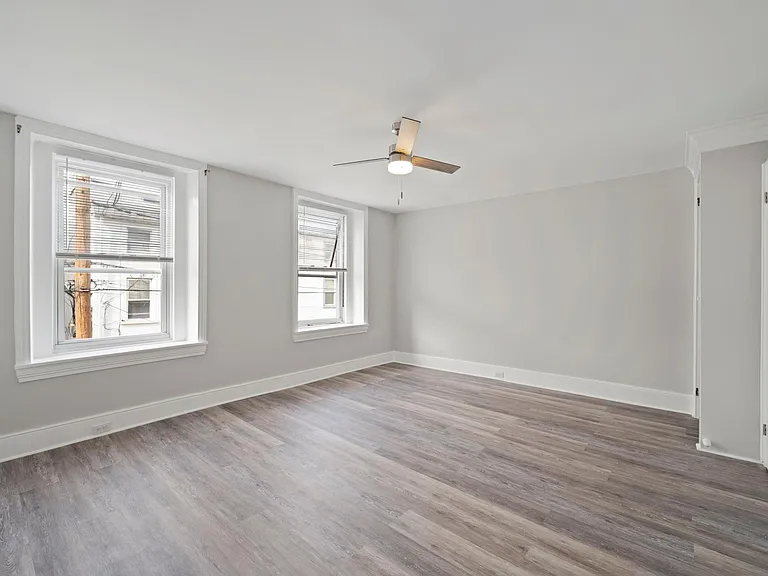 4523 Baker St — Photo 15