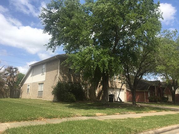 2nd image of 1918 N Thunderwood Cir