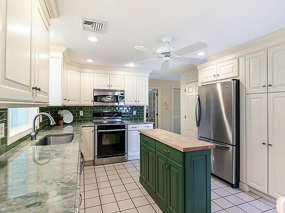 4th image of 13 Candlewood Dr