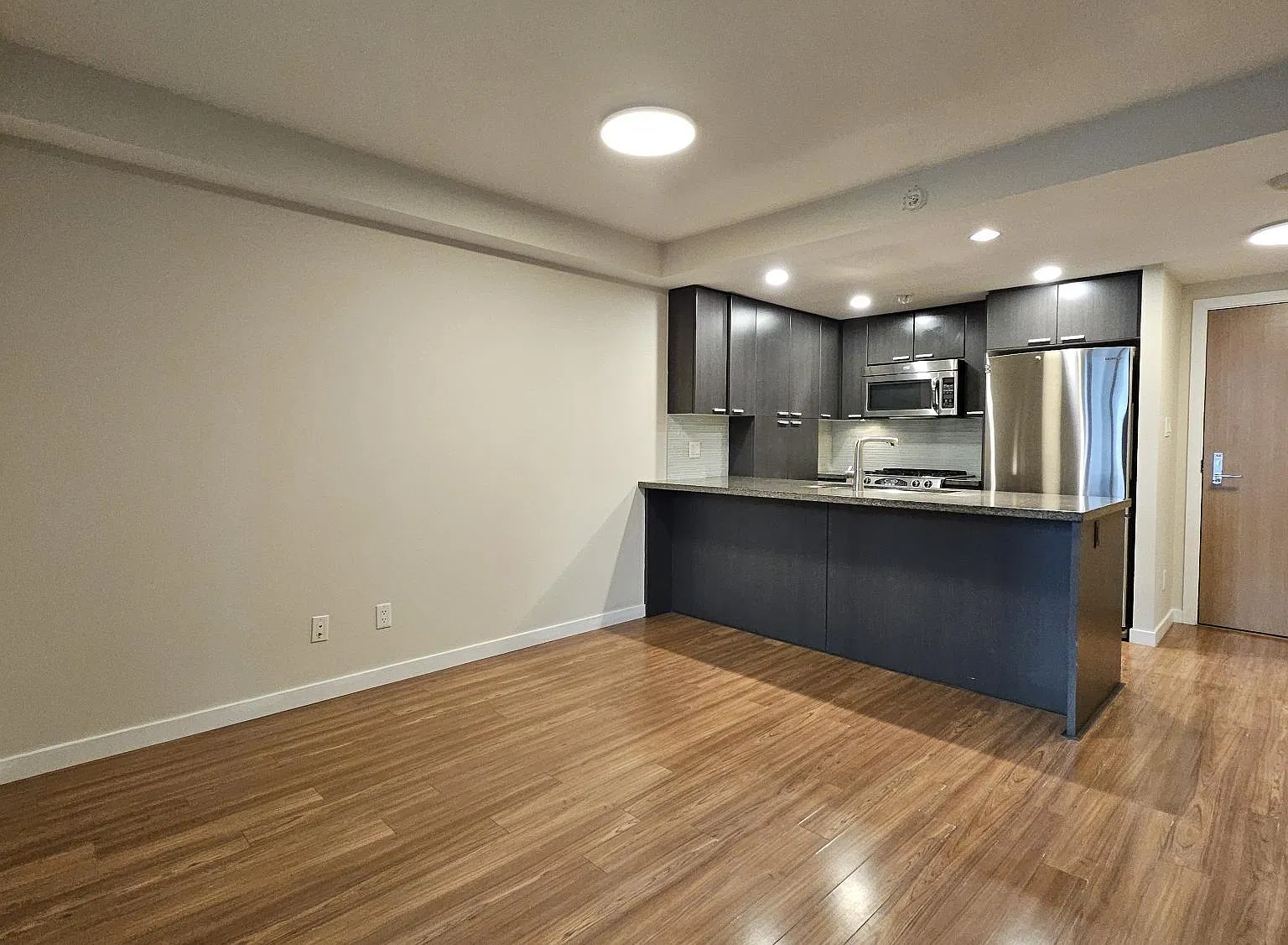 1 bed, 468 sqft, $2,200 — Photo 2