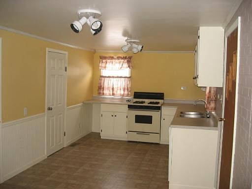 4th image of 908 Otter Creek St