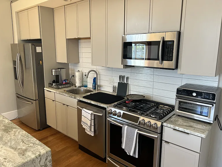 204 Spencer Ave #10 — Photo 9