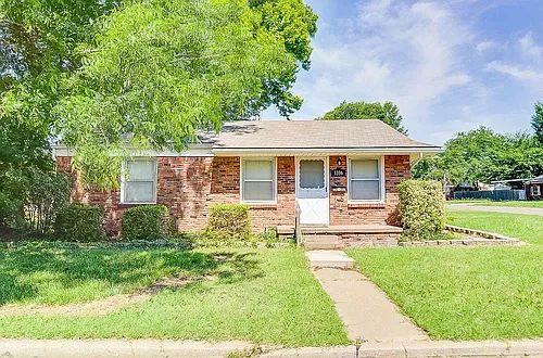1106 N Redbud Dr Photo 1