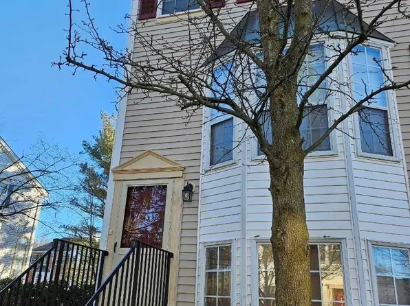 817 Sassafras Ct, Mahwah, NJ 07430