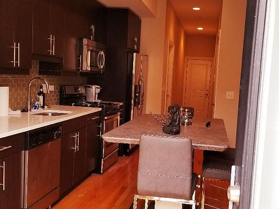 2nd image of 1137 W Leland Ave