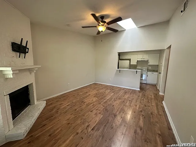 1554 Pams Path — Photo 2