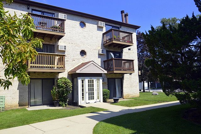 1st image of 452 E Spruce Dr APT 3A