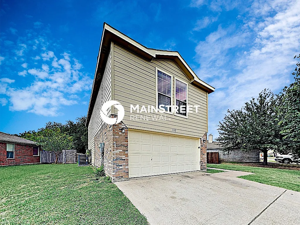 1132 Sandalwood Dr — Photo 2