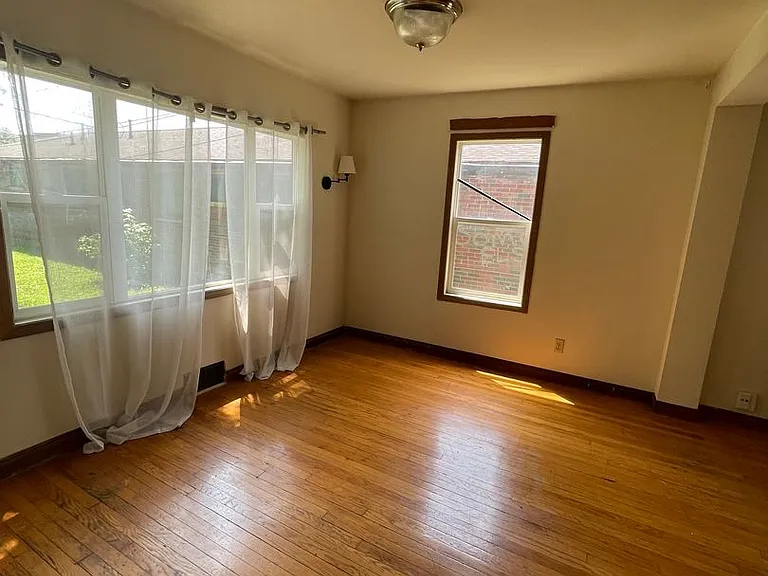 65 E Norwich Ave — Photo 23