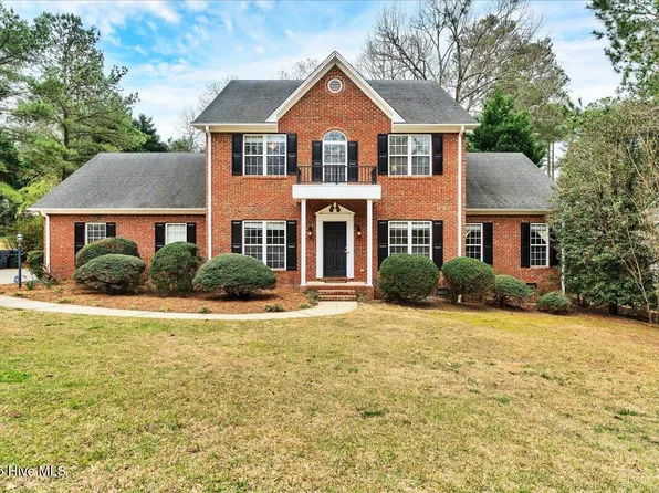 230 W Hedgelawn Way, Southern Pines, NC 28387